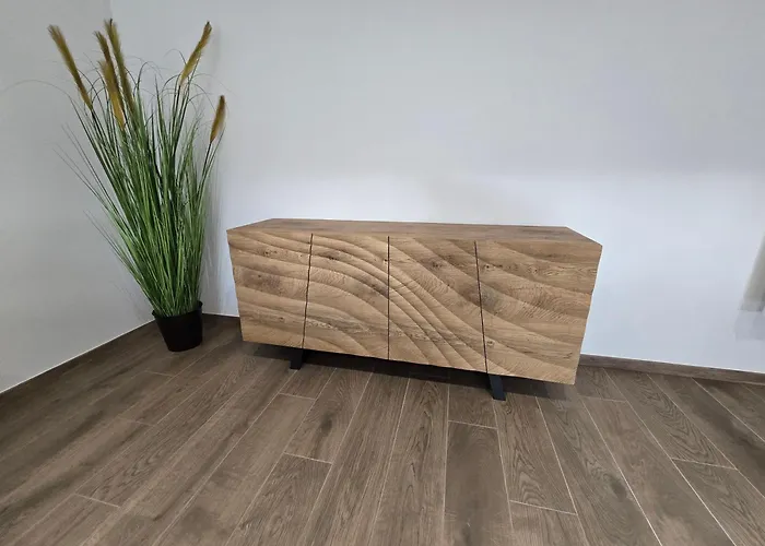 Golden Oasis Free Private Parking *