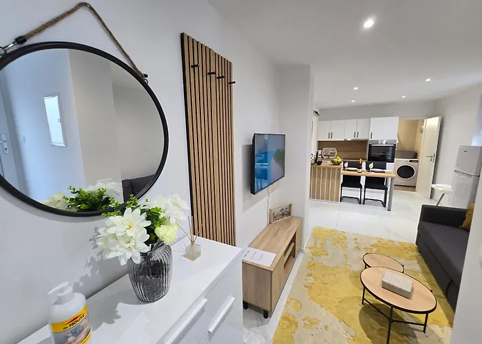 Golden Oasis Free Private Parking Appartement