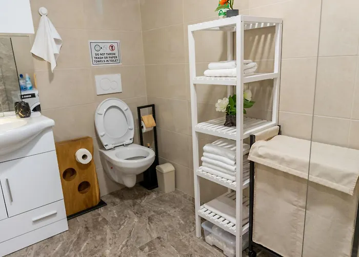 Golden Oasis Free Private Parking Appartement