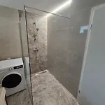 Golden Oasis Free Private Parking ليوبليانا