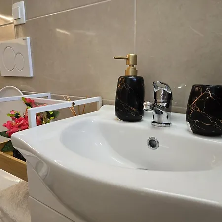 Apartment Golden Oasis Free Private Parking