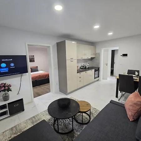 Golden Oasis Free Private Parking *