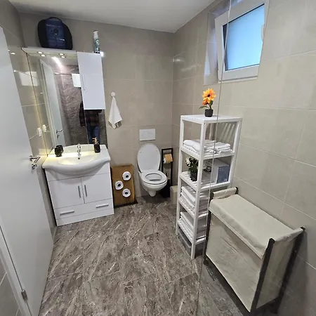 Golden Oasis Free Private Parking Апартаменты *