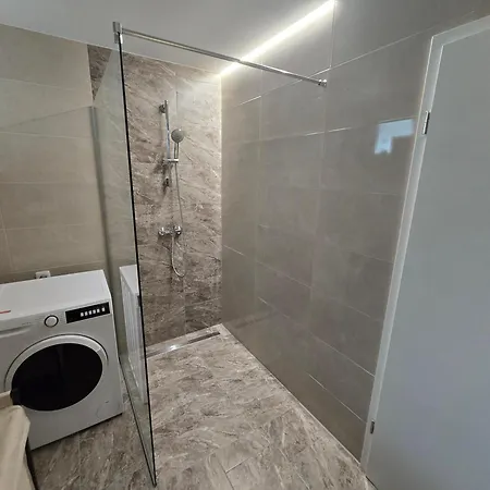 Golden Oasis Free Private Parking 류블랴나