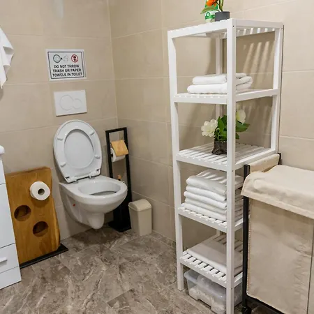 Golden Oasis Free Private Parking Appartement