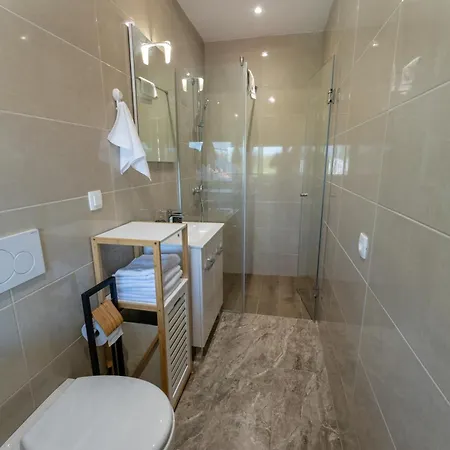 Golden Oasis Free Private Parking Апартаменты *