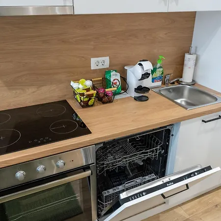 Golden Oasis Free Private Parking *