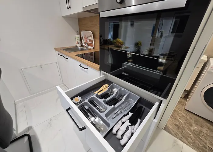 Golden Oasis Free Private Parking *