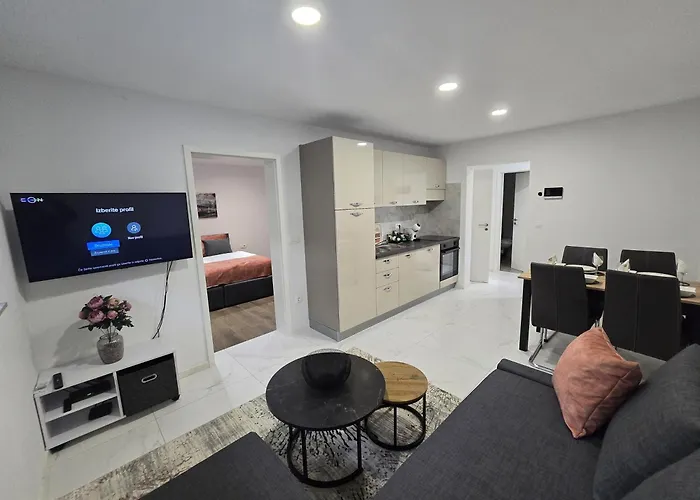 Golden Oasis Free Private Parking *