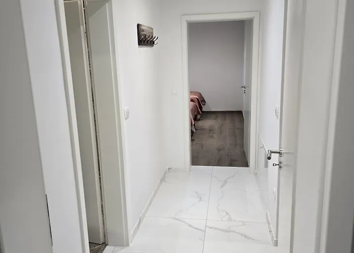 Golden Oasis Free Private Parking Apartament *