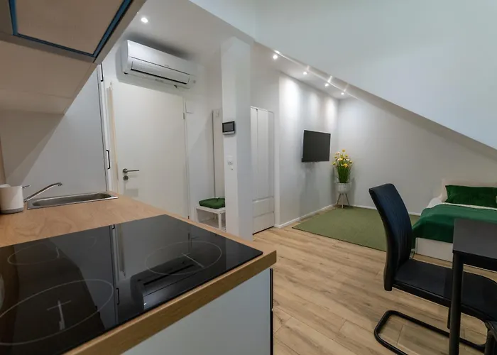 Golden Oasis Free Private Parking *